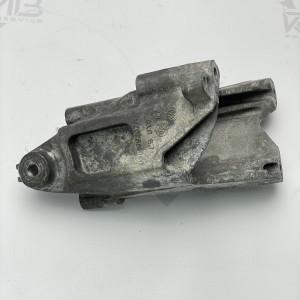 03L199308B Кронштейн двигуна опорна лапа, ліва на Фольксваген Крафтер