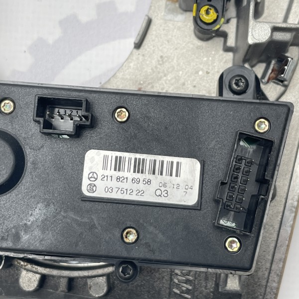 2116805536 Накладка селектора АКПП из орехового дерева на Mercedes E-class W211