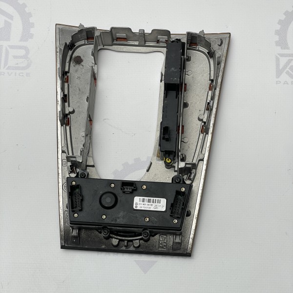 2116805536 Накладка селектора АКПП из орехового дерева на Mercedes E-class W211
