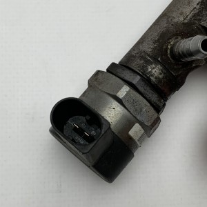 057130764AB Топливная рейка в сборе VAG на Volkswagen Crafter 2.0