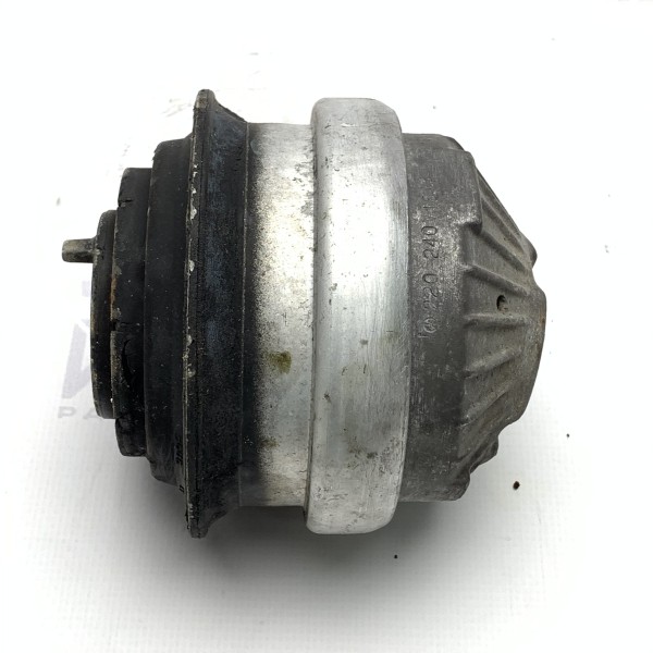 A2202401817 Опорная подушка двигателя на Mercedes  3.2CDI S320 W220