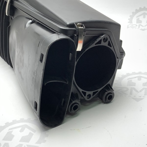 A6460901001 Корпус воздушного фильтра на Mercedes E-Class W211 2.2 CDI OM646 A6460901001 Корпус воздушного фильтра на Mercedes E-Class W211 2.2 CDI OM646