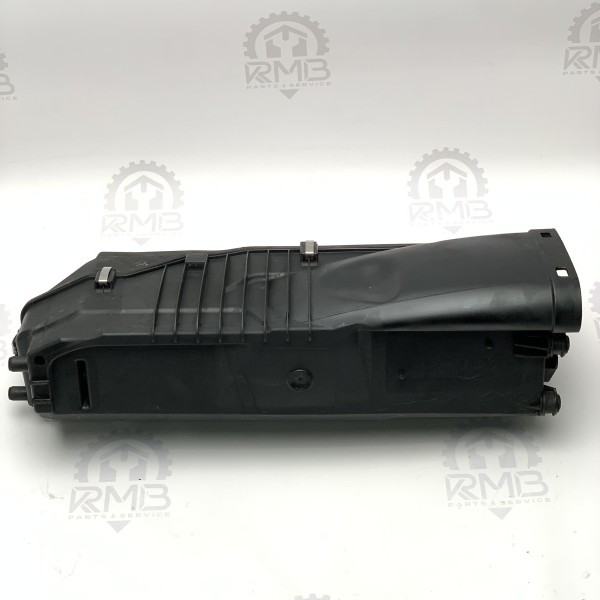 A6460901001 Корпус воздушного фильтра на Mercedes E-Class W211 2.2 CDI OM646 A6460901001 Корпус воздушного фильтра на Mercedes E-Class W211 2.2 CDI OM646