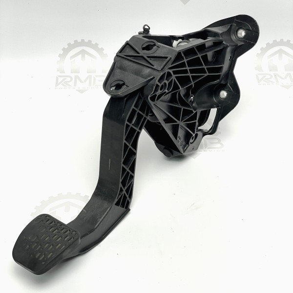 A9072900000 Пластиковая педаль сцепления на Mercedes Sprinter W 907 / W 910  2.0 2.1 3.0 CDI