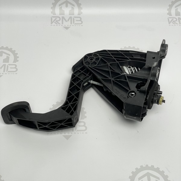 A9072900000 Пластиковая педаль сцепления на Mercedes Sprinter W 907 / W 910 2.0 2.1 3.0 CDI A9072900000 Пластиковая педаль сцепления на Mercedes Sprinter W 907 / W 910 2.0 2.1 3.0 CDI