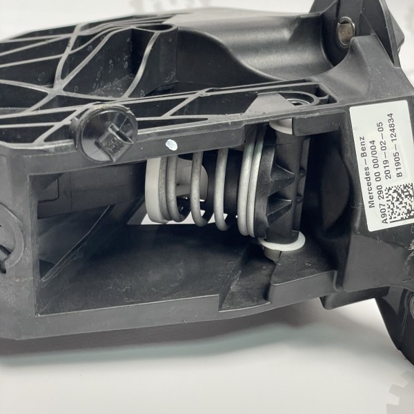 A9072900000 Пластиковая педаль сцепления на Mercedes Sprinter W 907 / W 910 2.0 2.1 3.0 CDI A9072900000 Пластиковая педаль сцепления на Mercedes Sprinter W 907 / W 910 2.0 2.1 3.0 CDI