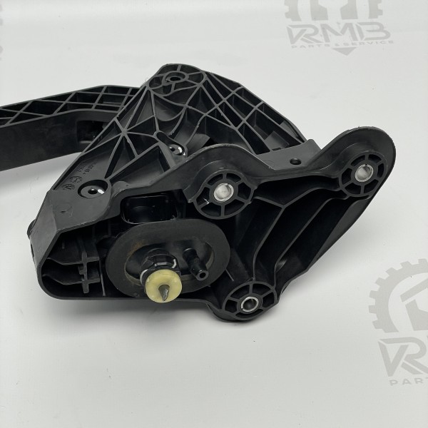 A9072900000 Пластиковая педаль сцепления на Mercedes Sprinter W 907 / W 910 2.0 2.1 3.0 CDI A9072900000 Пластиковая педаль сцепления на Mercedes Sprinter W 907 / W 910 2.0 2.1 3.0 CDI