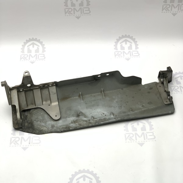 A6470940041 Кронштейн крепления воздушного фильтра на Mercedes E-Class W211 Е270 2.7 CDI OM647 A6470940041 Кронштейн крепления воздушного фильтра на Mercedes E-Class W211 Е270 2.7 CDI OM647