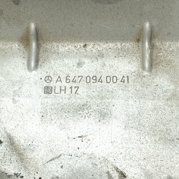 A6470940041 Кронштейн крепления воздушного фильтра на Mercedes E-Class W211 Е270 2.7 CDI OM647 A6470940041 Кронштейн крепления воздушного фильтра на Mercedes E-Class W211 Е270 2.7 CDI OM647