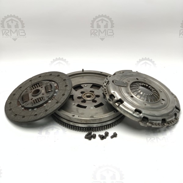 LuK 415064910 Комплект зчеплення маховик диск корзина GH2-01 на Фольксваген Крафтер 2.0 TDI (120kw) CKUB CSNA LuK 415064910 Комплект зчеплення маховик диск корзина GH2-01 на Фольксваген Крафтер 2.0 TDI (120kw) CKUB CSNA