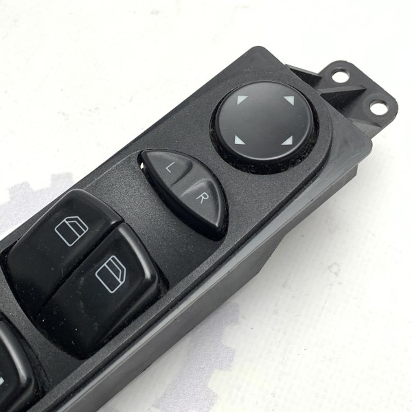 A6395451213 Блок управления стеклоподъемниками и дверными кнопками на Mercedes Vito / Viano W639 A6395451213 Блок управления стеклоподъемниками и дверными кнопками на Mercedes Vito / Viano W639