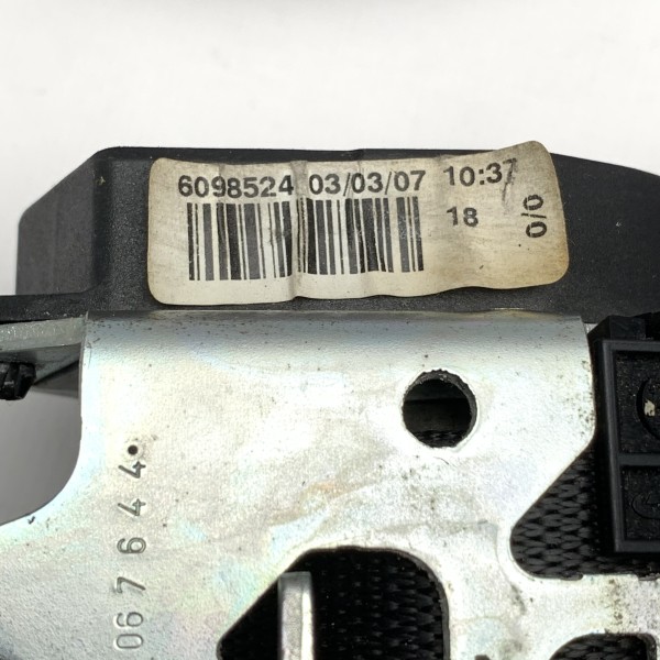 6098524 Front left seat belt with pretensioner for Mercedes Vito / Viano W639