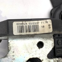 6098524 Передний правый ремень безопасности с пиропатроном на Mercedes Vito / Viano W639