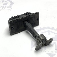 A6397200016 Ограничитель передних левой и правой дверей на Mercedes Vito / Viano W639