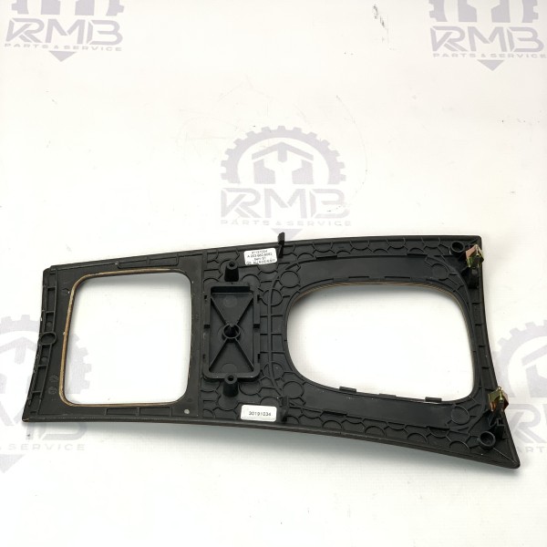 A2036806082 Рамка-накладка на приборную панель на Mercedes C-Class W 203 A2036806082 Рамка-накладка на приборную панель на Mercedes C-Class W 203
