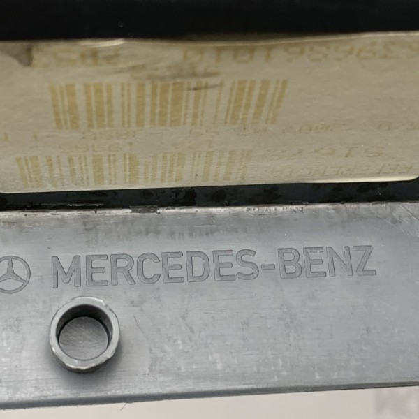 A6396861010 Накладка порога передняя правая на Mercedes Vito / Viano W 639 A6396861010 Накладка порога передняя правая на Mercedes Vito / Viano W 639
