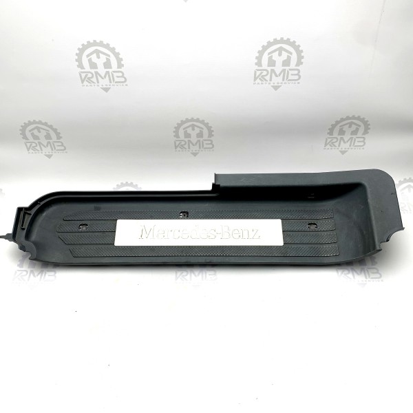 A6396861010 Накладка порога передняя правая на Mercedes Vito / Viano W 639