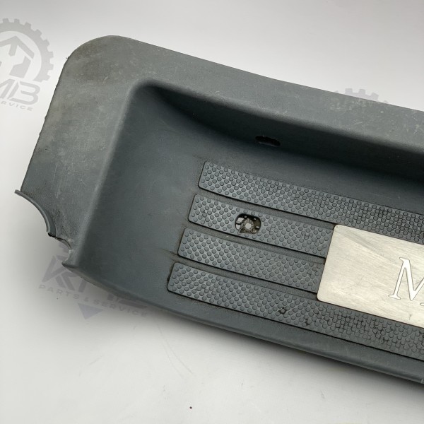 A6396860910 Накладка порога передняя левая на Mercedes Vito / Viano W 639 A6396860910 Накладка порога передняя левая на Mercedes Vito / Viano W 639