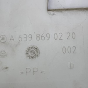 Бачок омивача скла та фар на 2 насоси на Мерседес Віто / Віано W 639