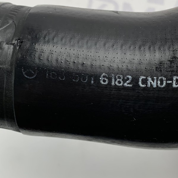 A1635016182 Патрубок интеркулера верхний левый к впускному коллектору на Mercedes ML W163 ML270 2.7 CDI OM612 A1635016182 Патрубок интеркулера верхний левый к впускному коллектору на Mercedes ML W163 ML270 2.7 CDI OM612