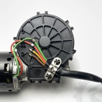 0390241435 Моторчик переднего стеклоочистителя Bosch 12V на Mercedes W220
