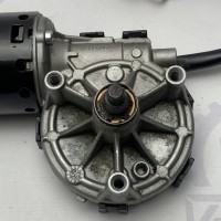 0390241435 Моторчик переднего стеклоочистителя Bosch 12V на Mercedes W220