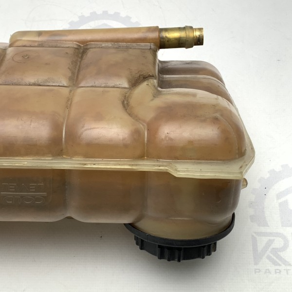 A1635000349 Расширительный бачок системы охлаждения на Mercedes M-Class W163 A1635000349 Расширительный бачок системы охлаждения на Mercedes M-Class W163