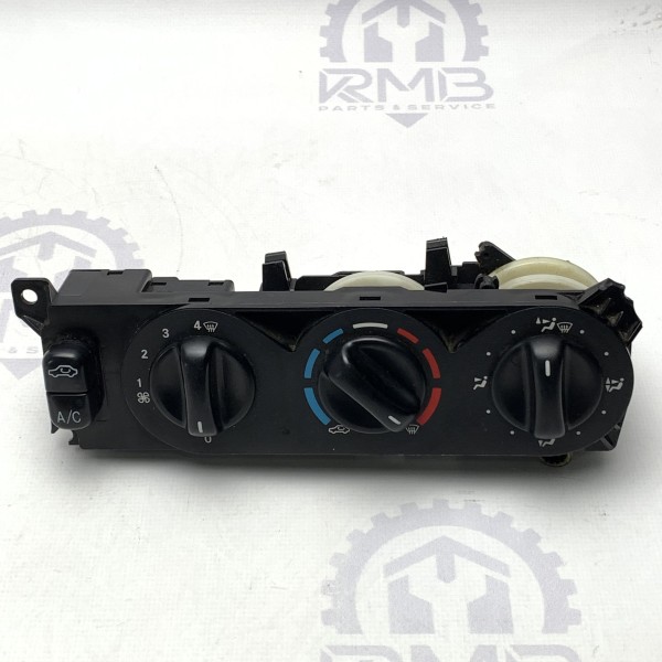 A1638300185 Блок управления климат-контролем С ДЕФЕКТОМ на Mercedes M-Class W163 A1638300185 Блок управления климат-контролем С ДЕФЕКТОМ на Mercedes M-Class W163