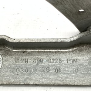 A2118800228 Правая петля капота на Mercedes E-Class W211
