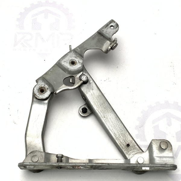 A2118800228 Правая петля капота на Mercedes E-Class W211 A2118800228 Правая петля капота на Mercedes E-Class W211