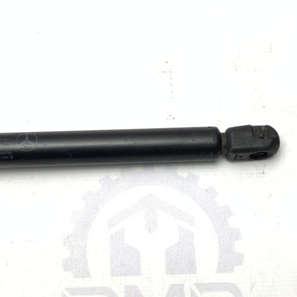 A2208800320 Амортизатор капота на Mercedes S-Class W220 A2208800320 Амортизатор капота на Mercedes S-Class W220