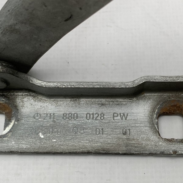 A2118800128 Петля капота, левая на Mercedes E-Class W211 A2118800128 Петля капота, левая на Mercedes E-Class W211