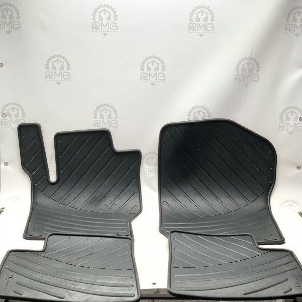 B66680260 Комплект резиновых ковриков для салона на Mercedes ML W164 / GL X164 B66680260 Комплект резиновых ковриков для салона на Mercedes ML W164 / GL X164