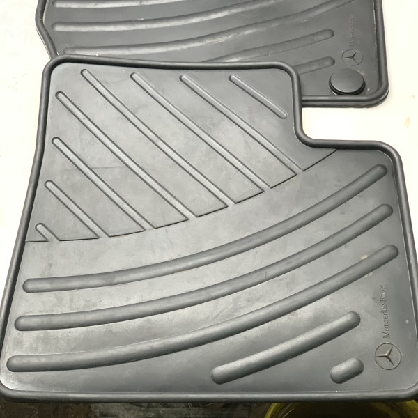 B66680260 Комплект резиновых ковриков для салона на Mercedes ML W164 / GL X164 B66680260 Комплект резиновых ковриков для салона на Mercedes ML W164 / GL X164