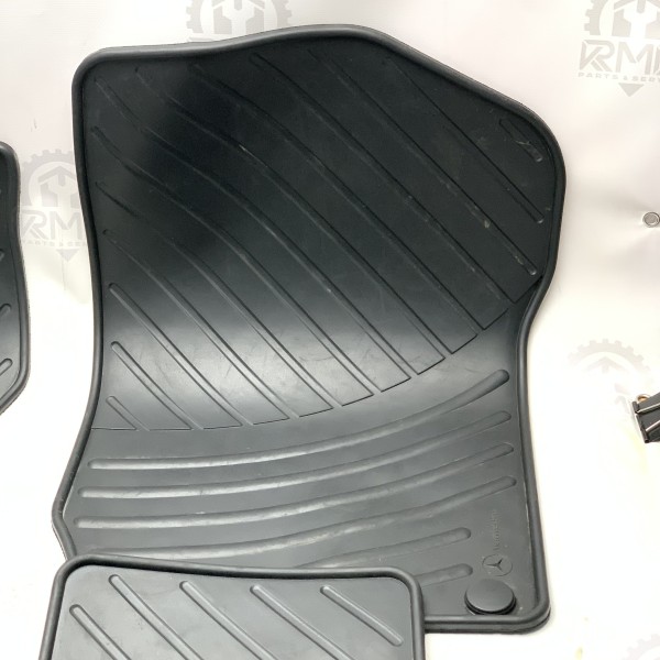 B66680260 Комплект резиновых ковриков для салона на Mercedes ML W164 / GL X164 B66680260 Комплект резиновых ковриков для салона на Mercedes ML W164 / GL X164