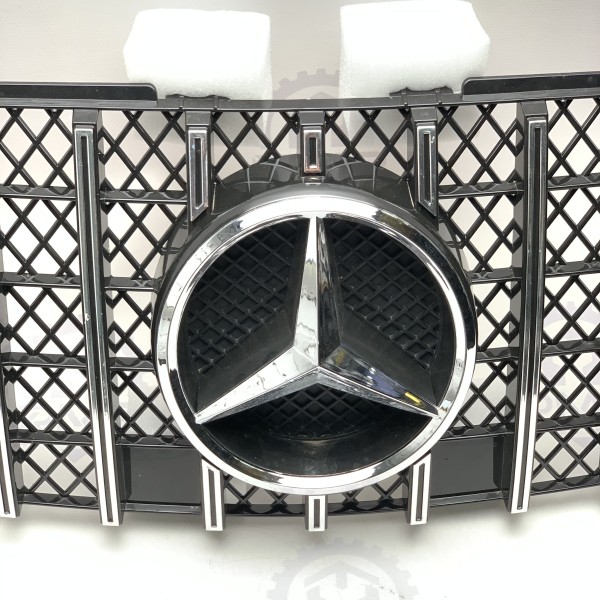 Решетка радиатора Panamericana GT на Mercedes ML-class W164 Решетка радиатора Panamericana GT на Mercedes ML-class W164