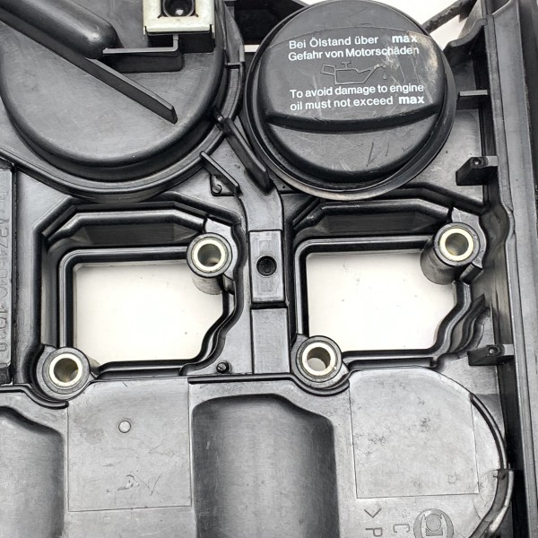 A2710101030 Крышка клапанов на Mercedes 1.8 Kompressor M271 C W203 / C W204 / CLK W209 / E W211 SLK R171