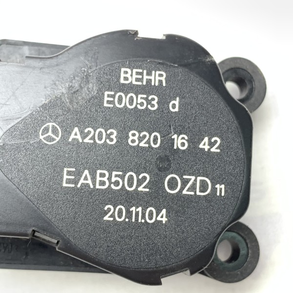 A2038201642 Привод заслонки печки на Mercedes C W203 / CLK W209 / E W211 / CLS W219 / ML W163 A2038201642 Привод заслонки печки на Mercedes C W203 / CLK W209 / E W211 / CLS W219 / ML W163