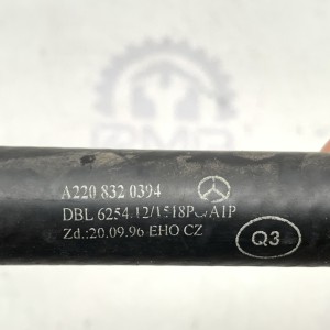 A2208320394 Патрубок системы охлаждения на Mercedes W 220 S-Class 3.2 