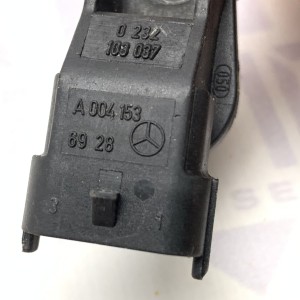 A0041536928 Датчик положения распределительного вала на Mercedes 1.8 Kompressor M271 C W203 / CLK W209 / E W211 / CLS W219 SLK R171