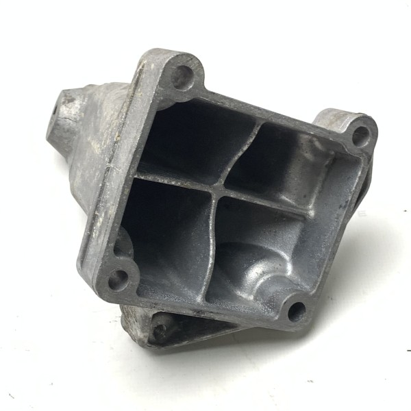 A2712230904 Кронштейн опоры двигателя, левый на Mercedes 1.8 Kompressor M271 C W203 / C W204 / CLK W209 / E W211 A2712230904 Кронштейн опоры двигателя, левый на Mercedes 1.8 Kompressor M271 C W203 / C W204 / CLK W209 / E W211