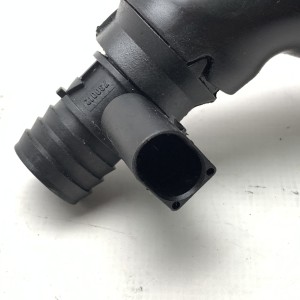 A6120160781 Патрубок вентиляции картерных газов на Mercedes 2.7 CDI OM612 ML270 W163