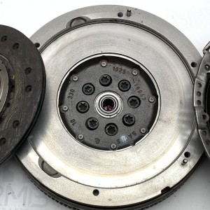 Комплект сцепления: демпфер, маховик, корзина и диск Sachs на Mercedes Sprinter W 906 2.2 CDI OM651 