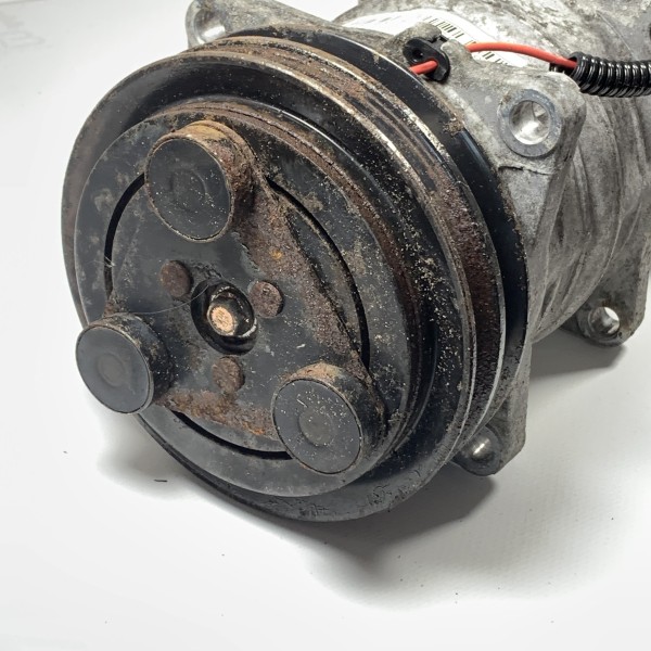 18-10157-02 Compressor for Carrier Xarios 300, 350 12V refrigeration unit 18-10157-02 Compressor for Carrier Xarios 300, 350 12V refrigeration unit