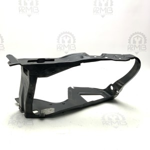 A2206200172 Кронштейн передней левой фары на Mercedes W 220 S-Class A2206200572