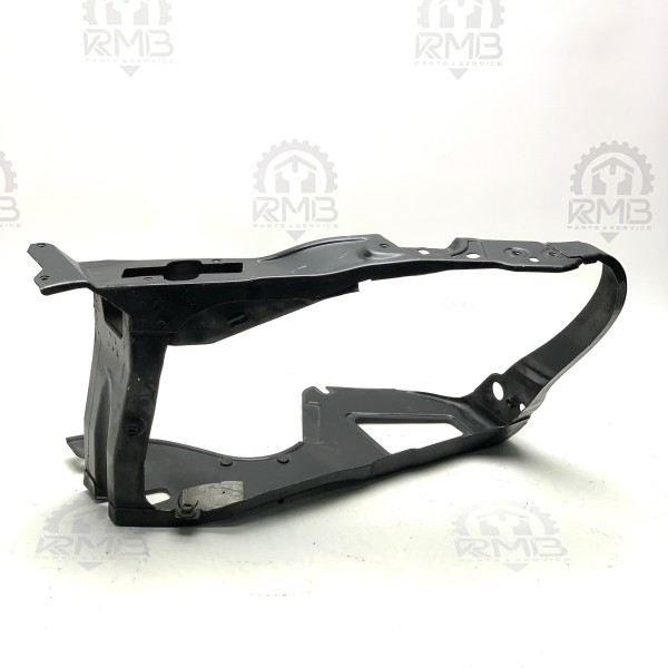 A2206200172 Кронштейн передней левой фары на Mercedes W 220 S-Class A2206200572