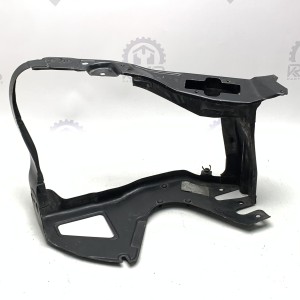 A2206200172 Кронштейн передней левой фары на Mercedes W 220 S-Class A2206200572