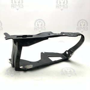A2206200172 Кронштейн передней левой фары на Mercedes W 220 S-Class A2206200572