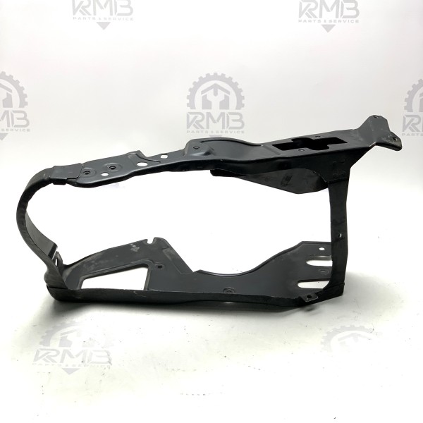A2206200272 Кронштейн передней правой фары на Mercedes W 220 S-Class A2206200672