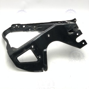 A2206200272 Кронштейн передней правой фары на Mercedes W 220 S-Class A2206200672